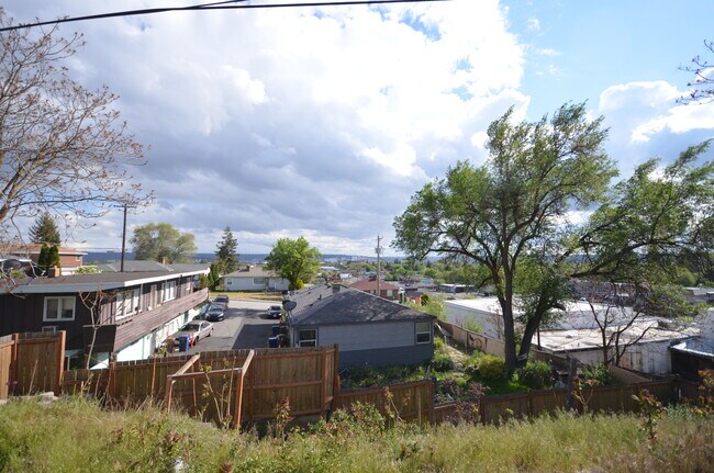 Building Photo - 24 E Dalton Ave