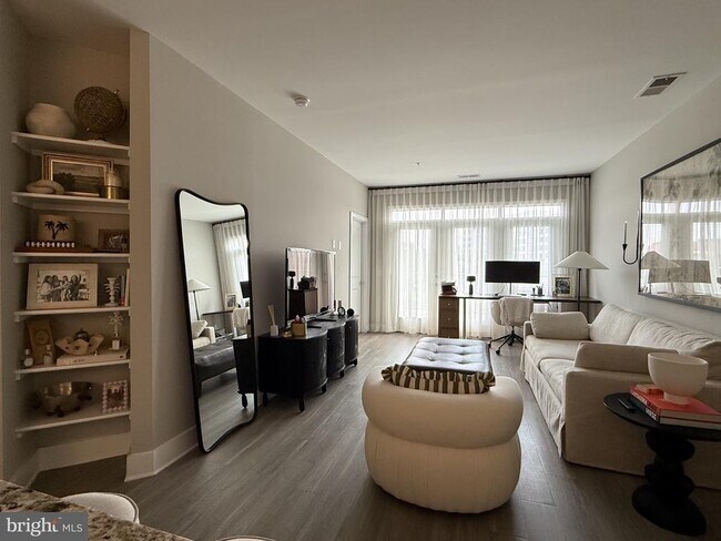 Foto del edificio - 15250 Siesta Ky Way