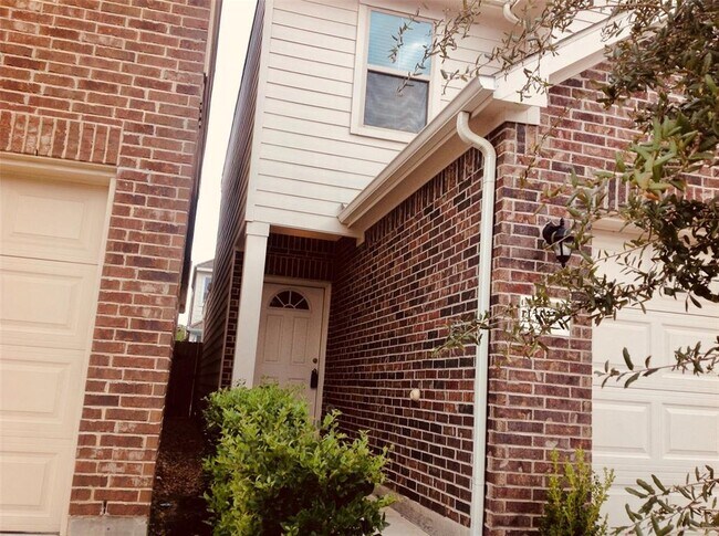 Building Photo - 13527 Vista De Oro St