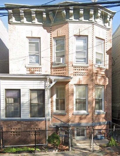 Primary Photo - 168 Van Nostrand Ave