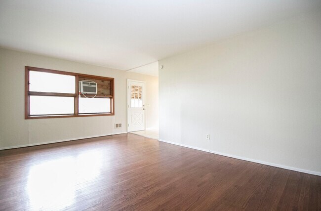 Foto del edificio - 1421 Pennelwood Dr