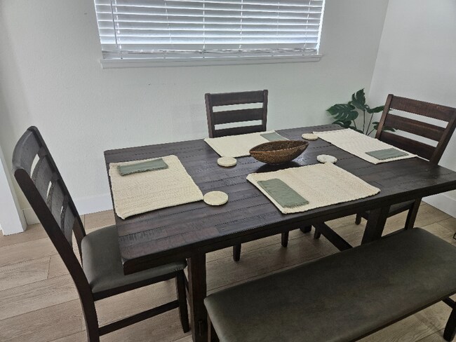 Foto del edificio - 105 Marigold Ln