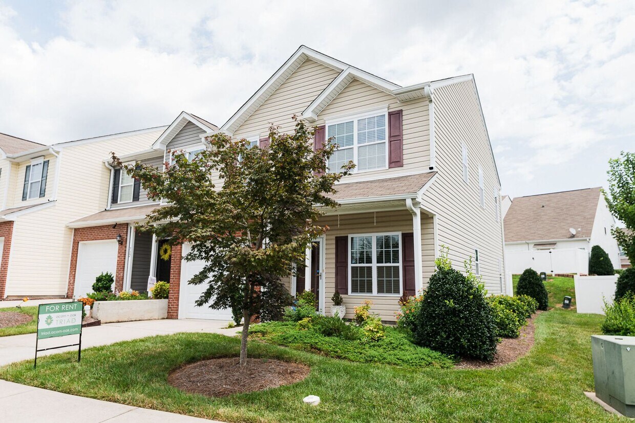 Immaculate beautiful 3-bedroom, 2.5-bath t... - Immaculate beautiful 3-bedroom, 2.5-bath t...