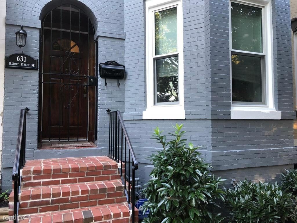Primary Photo - 633 Elliott St NE