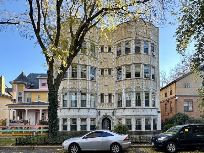 Building Photo - 1527 W Pratt Blvd