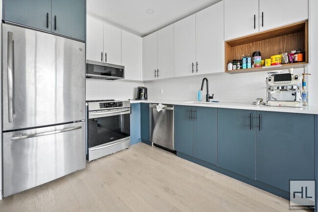 Building Photo - EVERGREEN AVENUE
