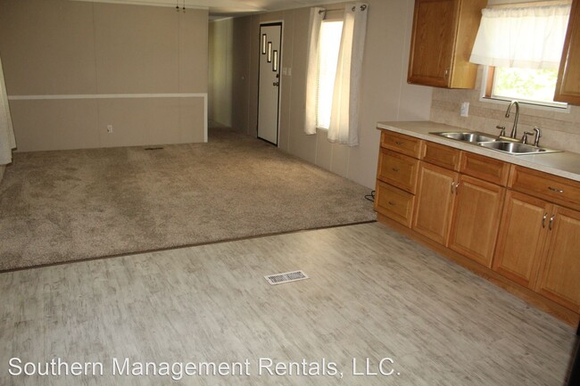 Building Photo - 3 br, 1 bath House - 1448 Main St Extended