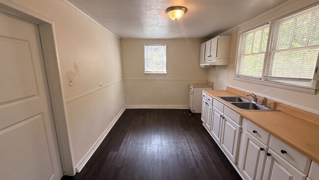 Building Photo - 4316 6th Ave