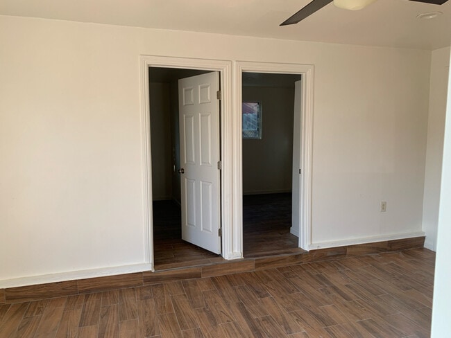 Building Photo - 519 W 219th St