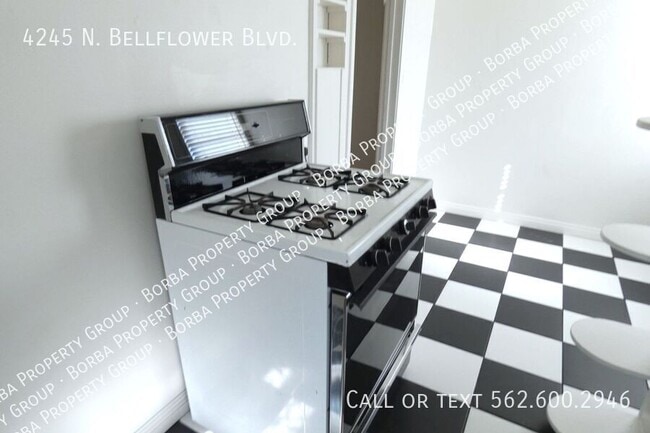 Building Photo - 4245 N Bellflower Blvd