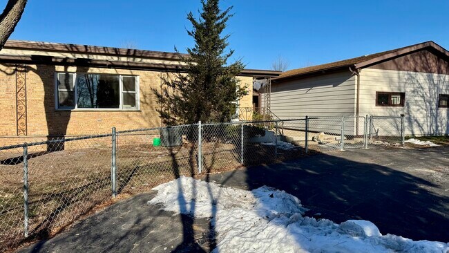 Foto del edificio - 304 E Hawthorne Dr