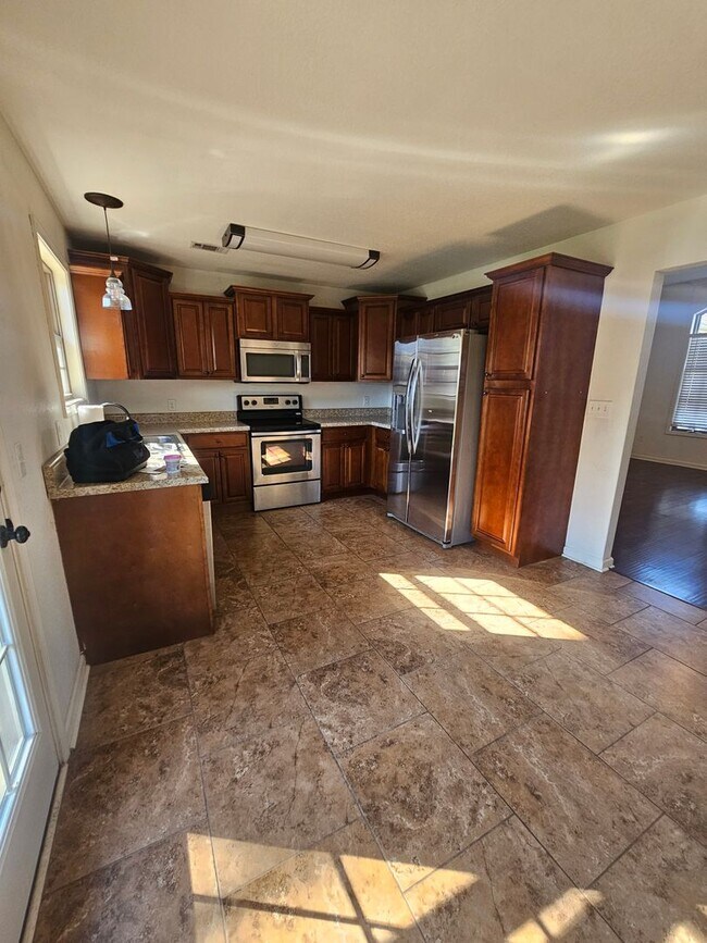 Building Photo - Home in Haskell