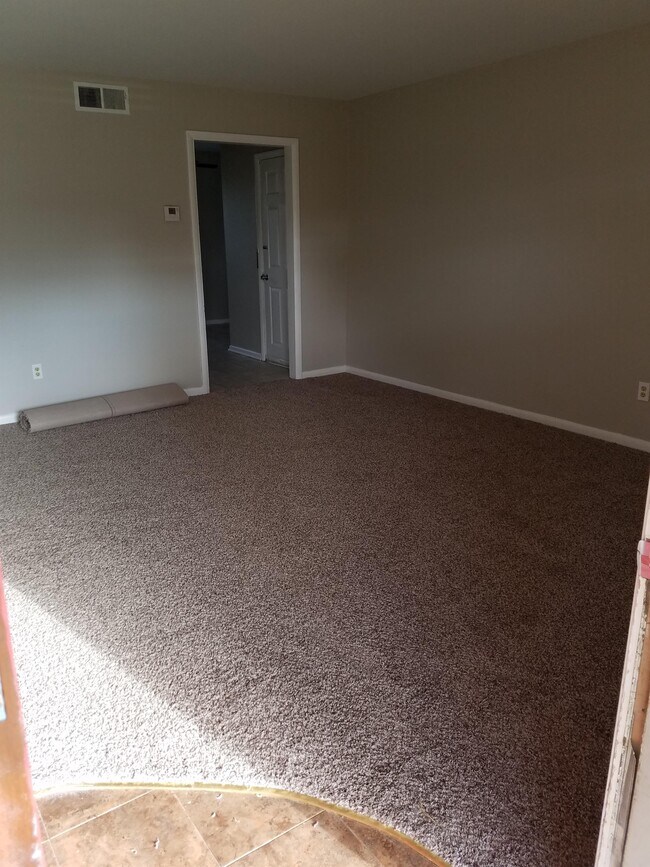 Foto del edificio - 2113 Henderson Dr