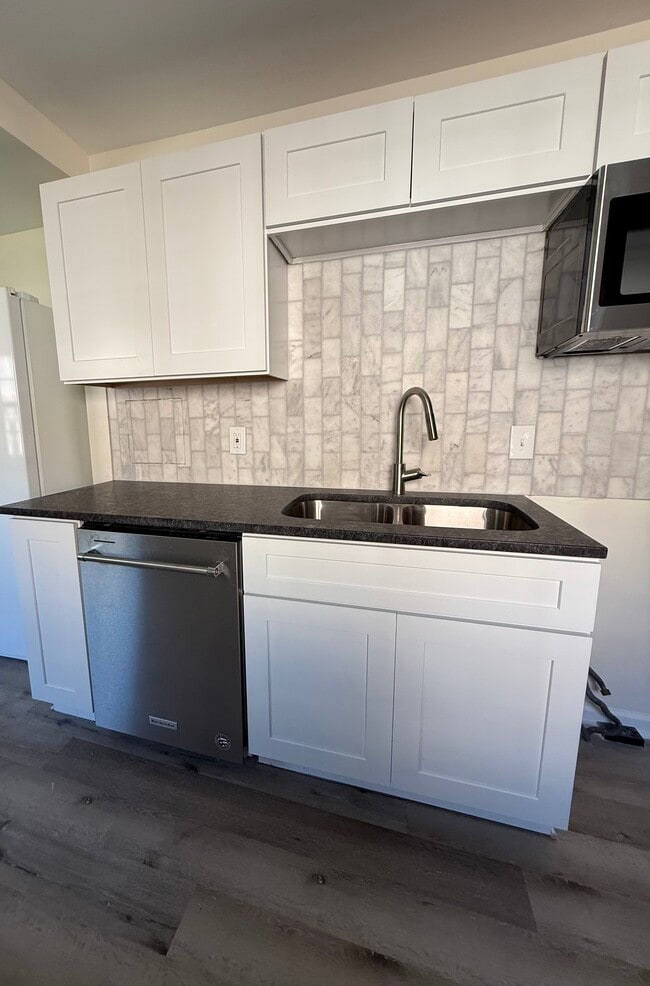 New kitchen cabinets with leather granite counter tops - 334 Chase Rd