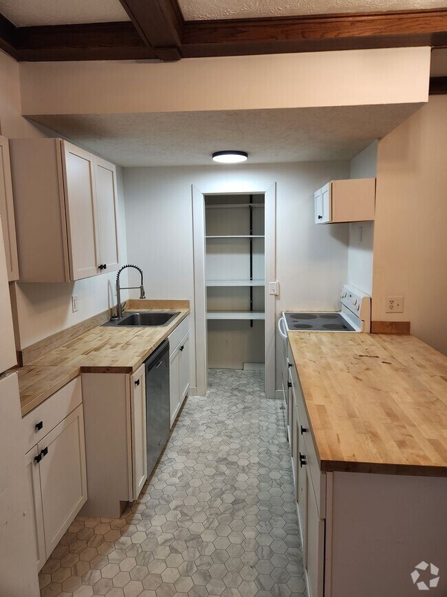 Building Photo - 524 N 50th St