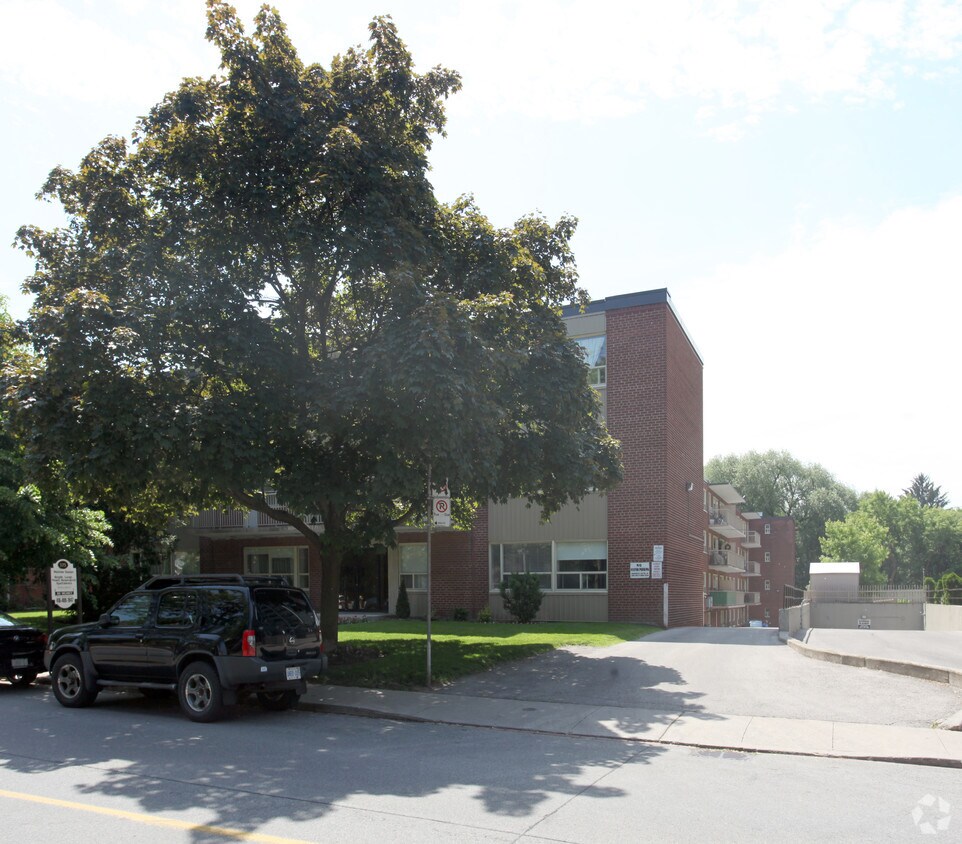 Primary Photo - 375 Merton St