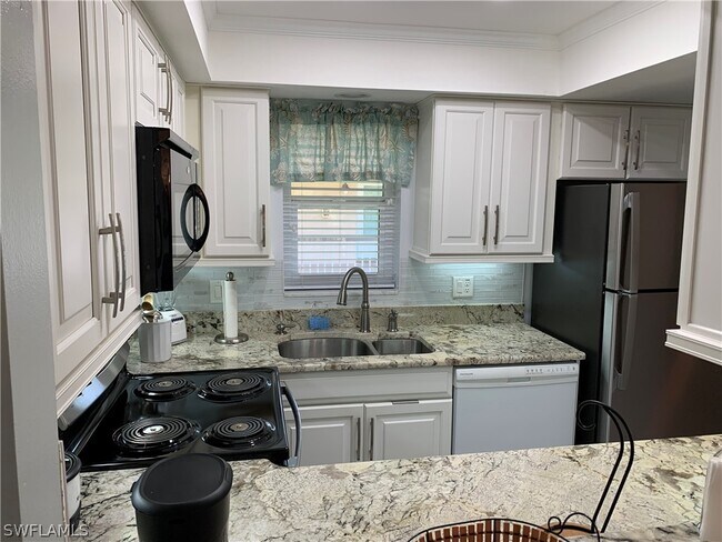 Foto del edificio - 87 N Collier Blvd