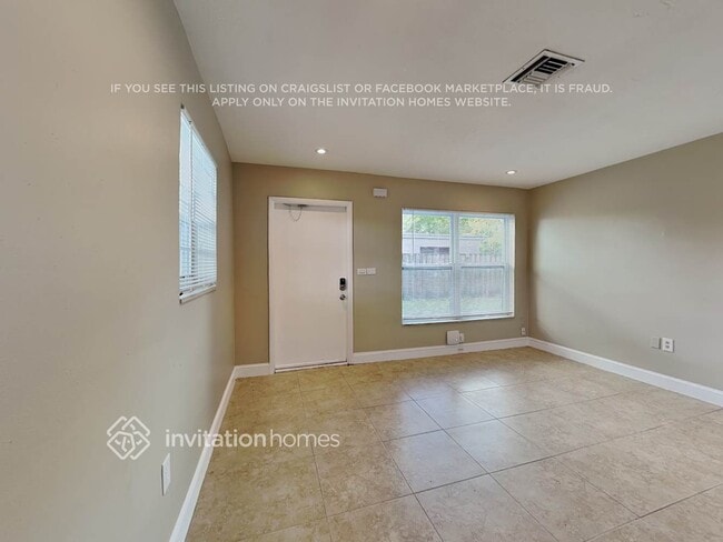 Foto del edificio - 1410 N 70th Terrace