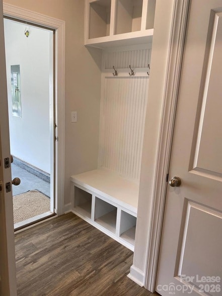 Foto del edificio - 11819 Midnight Wy