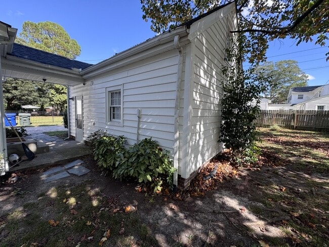 Photo - 1105 W Rock Spring Rd House