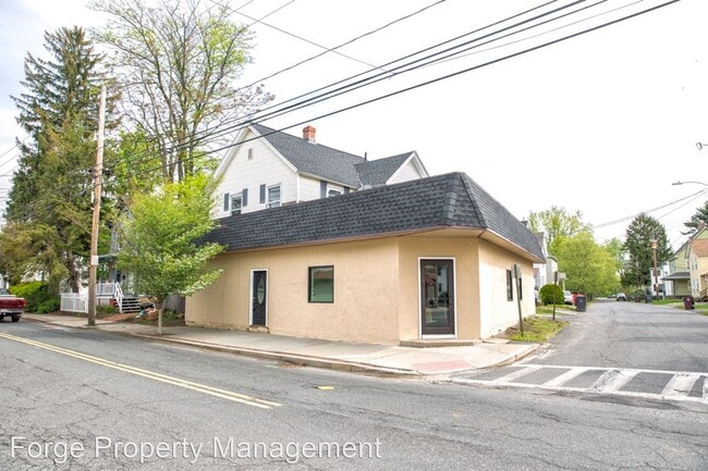 Building Photo - 4 br, 1 bath House - 94 Meadow St