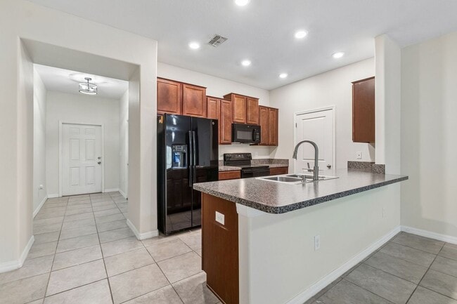 Building Photo - 10687 Lake Montauk Dr