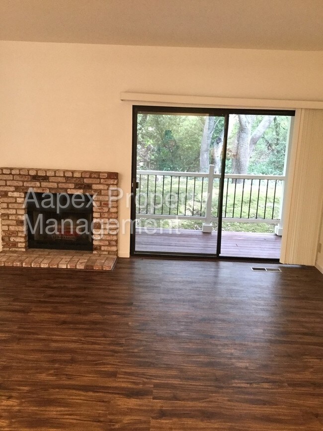 Foto del edificio - 2485 St Helena Dr