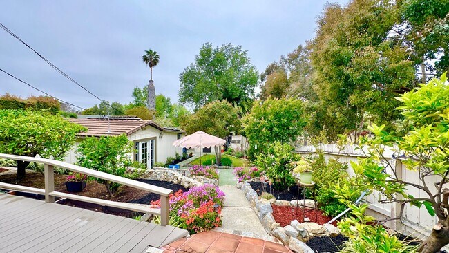 Building Photo - Spacious & Private Studio Layout Guest Hom...
