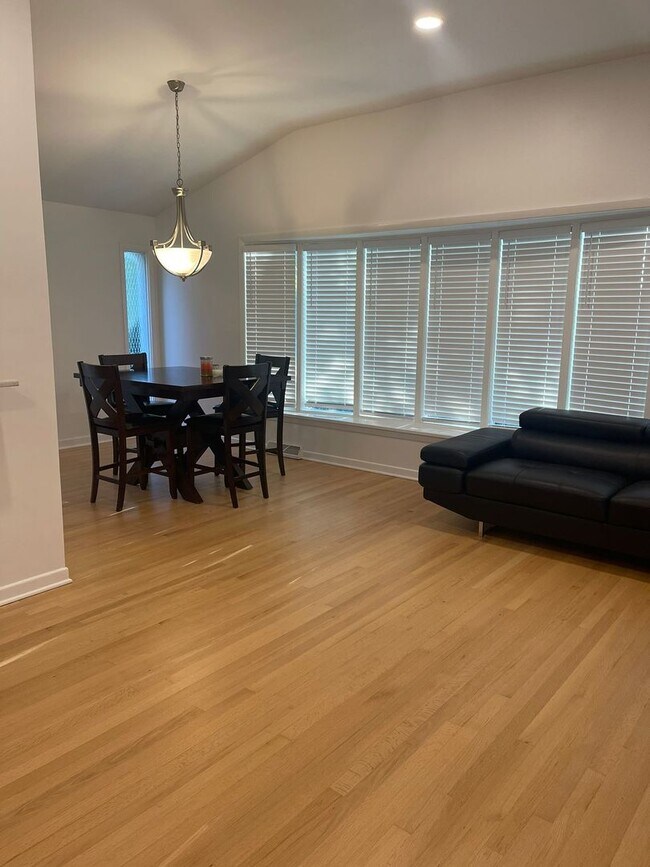 Foto del edificio - 9707 Le Claire Ave