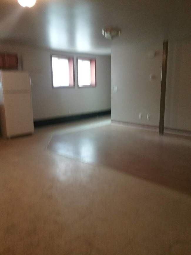 Foto del edificio - 4945 Northcote Ave