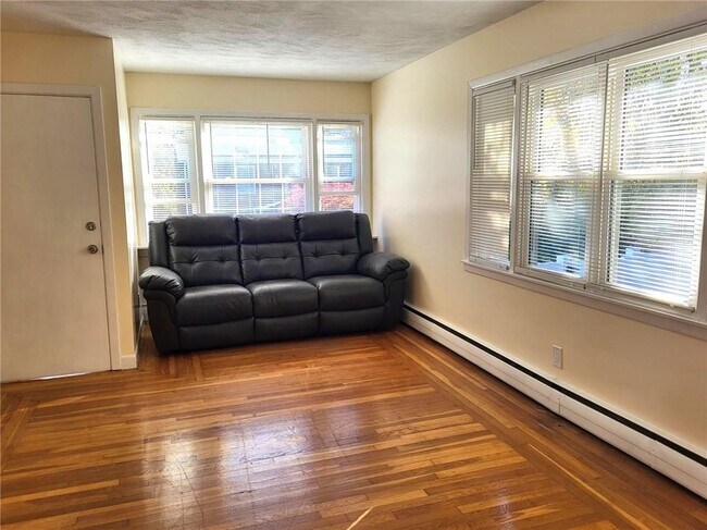 Foto del edificio - 160 Hillcrest Ave