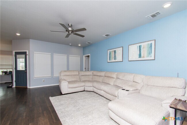 Foto del edificio - 6603 Cassidy Ln