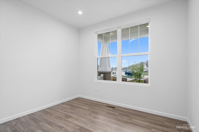 Building Photo - 481 Alpine Dr