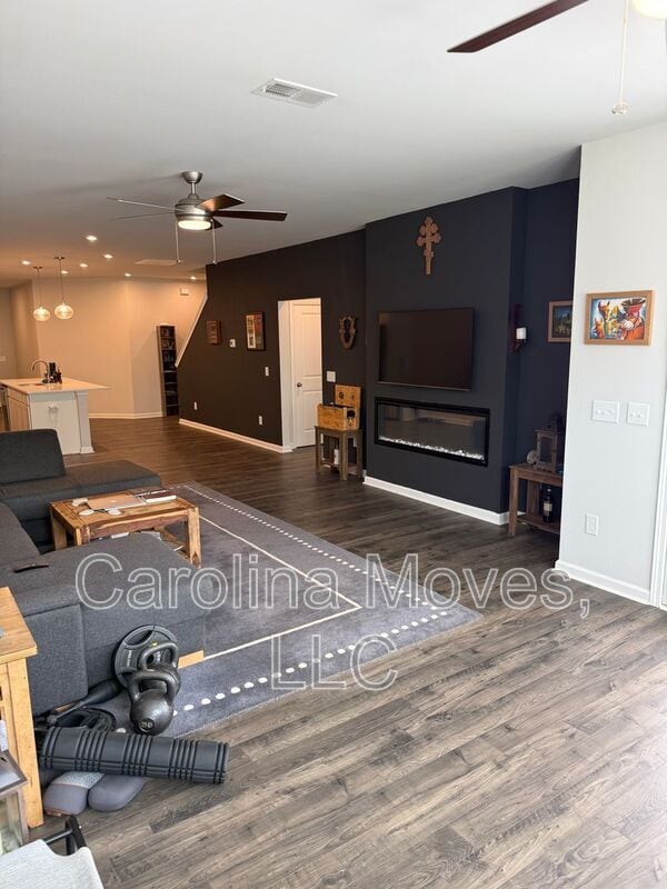 Foto del edificio - 717 Isleworth Ln