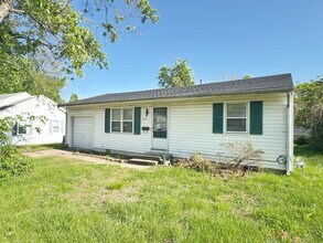 Building Photo - 1016 Christopher St