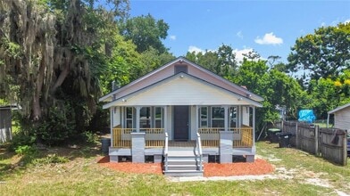 Building Photo - 2409 Drake Dr