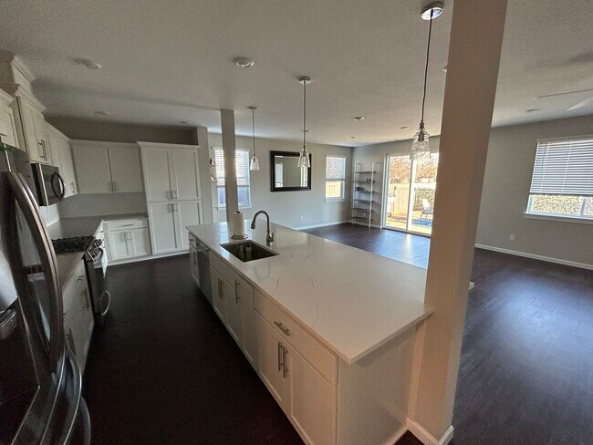 Building Photo - Newly Built 4 Bed, 2.5 Bath Custom Home in...