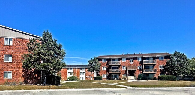 Foto del edificio - Modern 2-Bedroom Apartments in Crown Point, IN – Pet Friendly!