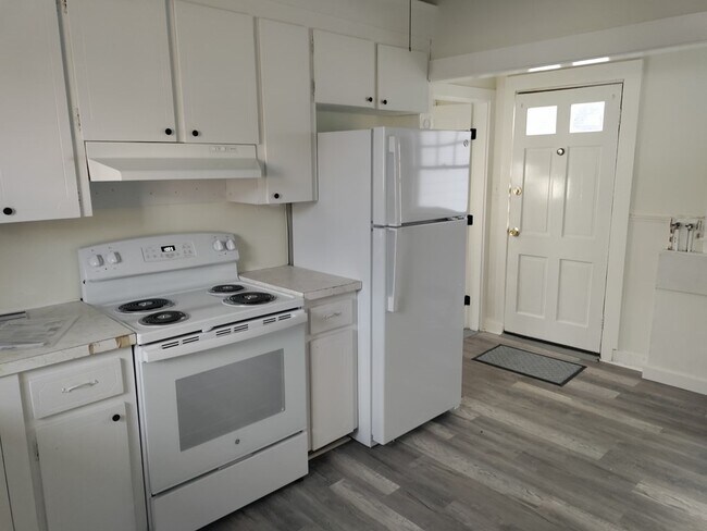 Building Photo - 3202 Cranberry Hwy