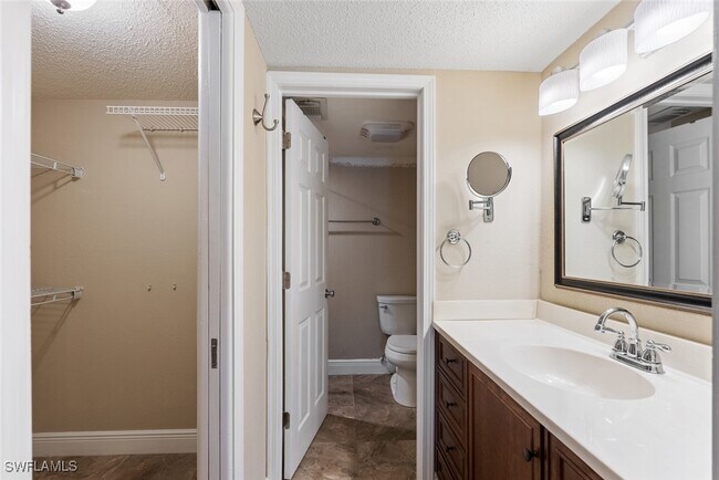 Foto del edificio - 2264 Winkler Ave