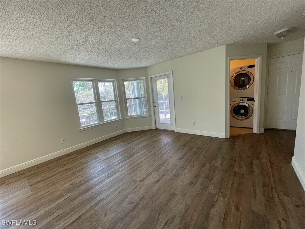 Foto principal - 2585 Grassy Point Dr