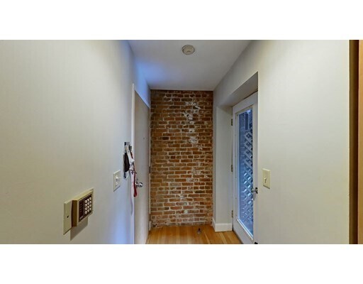 Building Photo - 87 Gainsborough St
