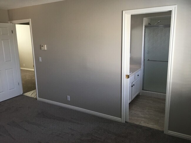 Foto del edificio - 2143 Powderkeg Dr