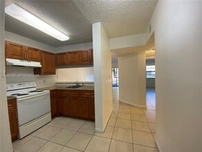 Building Photo - 4033 Lakeside Dr