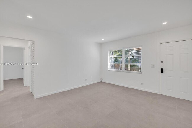Building Photo - 545 NE 64th St