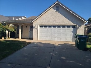 Building Photo - 1170 Viceroy Dr