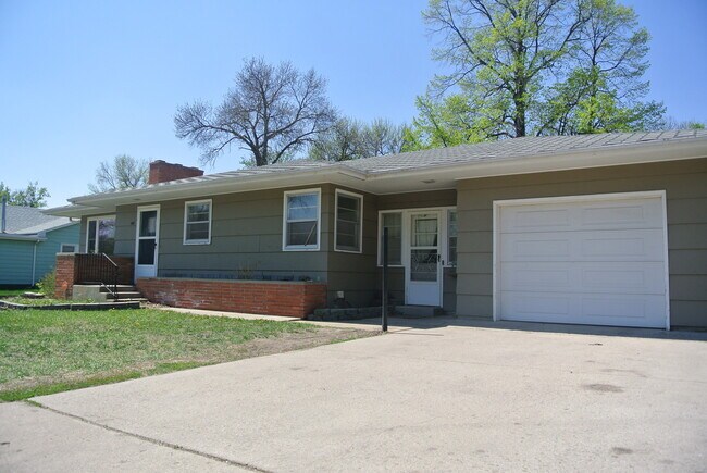Building Photo - House- NW