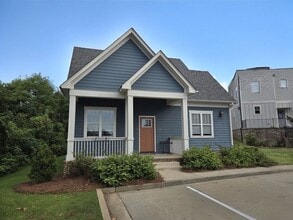 Building Photo - 300 Boxwood Cir