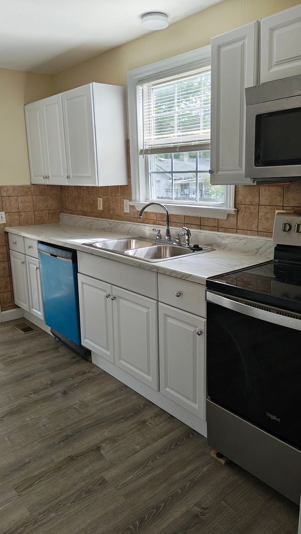 Foto del edificio - 3 Bed 1 Bath Home for Rent in Norfolk!