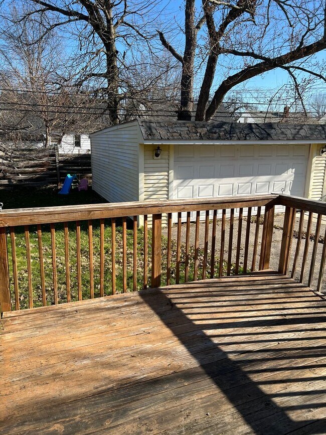 Building Photo - 3839 Covington Rd - 3bds, 2bath